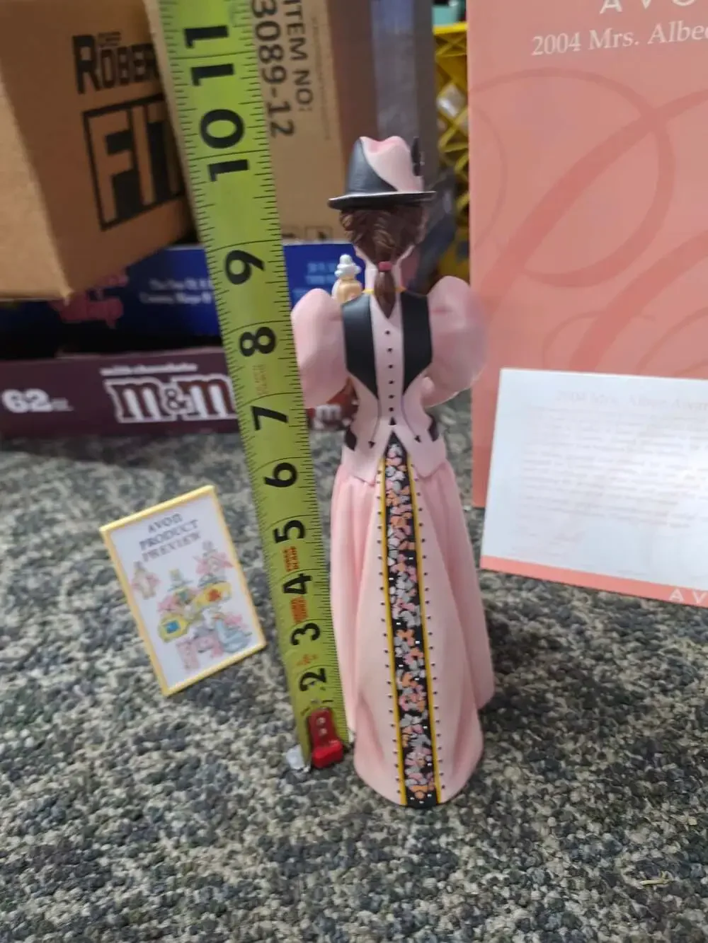 Avon 2004 Mrs. Albee Award Figurine